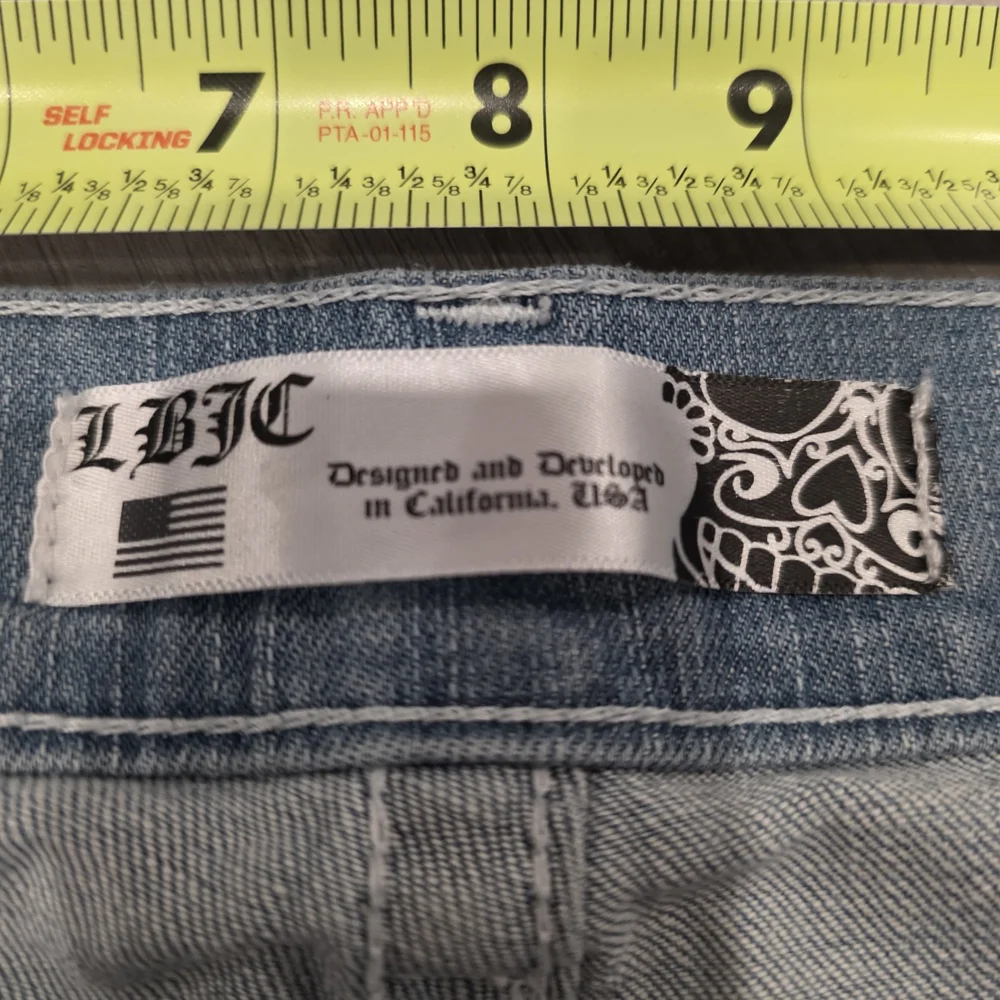 Laguna Beach Jean Co. Women’s Acid Wash Skull Studded Low Waist Straight Size 31 - Picture 7 of 15